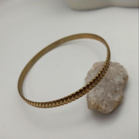 Gold toned bangle gift for her - Picture 1 of 2